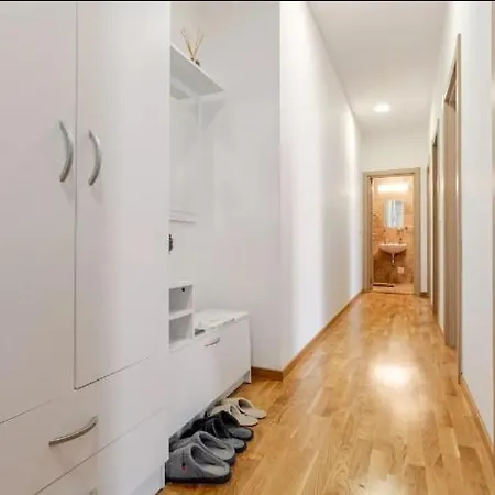 Penthouse Danube Exclusive, Parking, 90m2, Wifi Apartman Belgrád